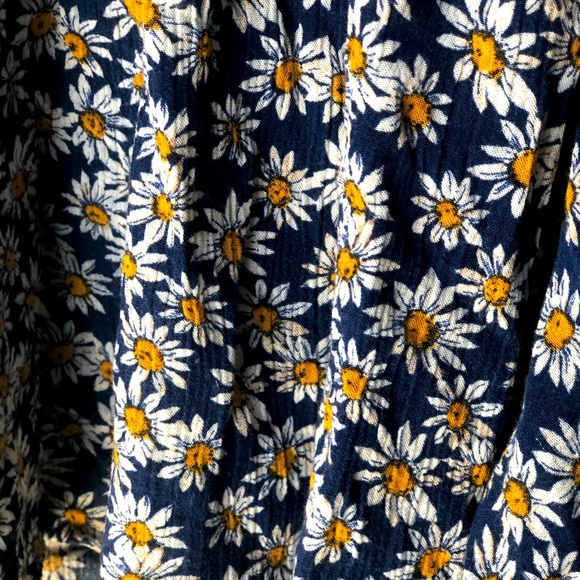 3 for $40 flowy daisy off-the-shoulder crop 0X F21 - Picture 2 of 4